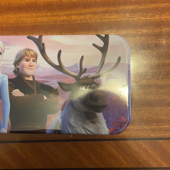 Frozen 2 pencil tin - Picture 2 of 6